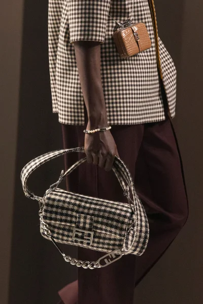 Look 18